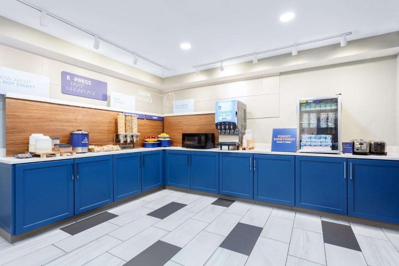 Holiday Inn Express & Suites Williamsburg By Ihg Ngoại thất bức ảnh